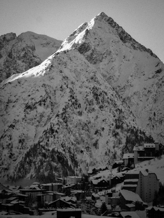 Hotel Turan Les Deux Alpes Bagian luar foto