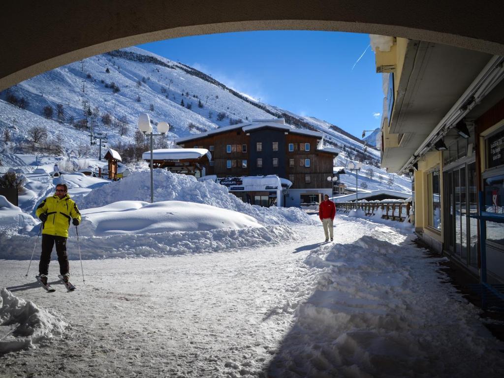 Hotel Turan Les Deux Alpes Bagian luar foto