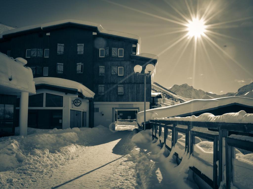 Hotel Turan Les Deux Alpes Bagian luar foto
