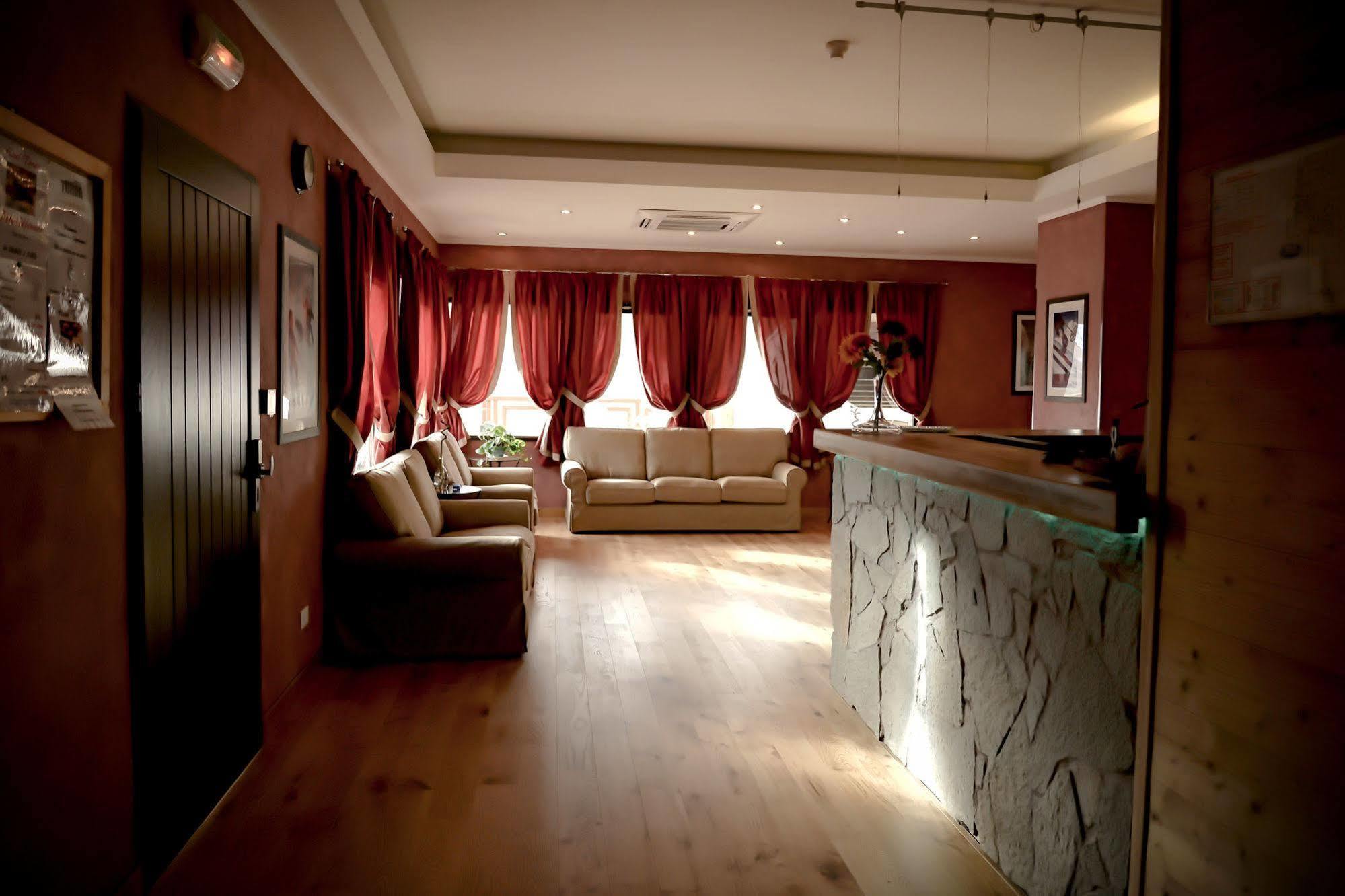 Hotel Turan Les Deux Alpes Bagian luar foto
